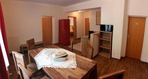 Televízia a/alebo spoločenská miestnosť v ubytovaní Appartement Juns