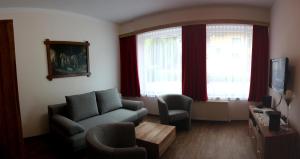 Televízia a/alebo spoločenská miestnosť v ubytovaní Appartement Juns + 15 fotografií