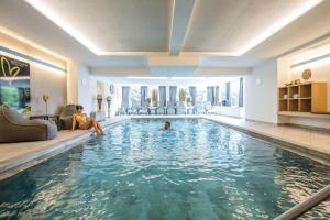 The swimming pool at or close to Vitaurina Royal Hotel