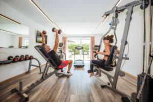 The fitness centre and/or fitness facilities at Vitaurina Royal Hotel