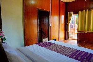 Postel nebo postele na pokoji v ubytování Punyin Hotel Inthanon -ปั้นหยิ่น โฮเทล
