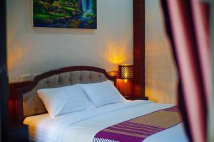 Postel nebo postele na pokoji v ubytování Punyin Hotel Inthanon -ปั้นหยิ่น โฮเทล