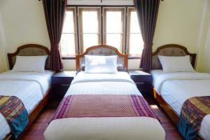 Postel nebo postele na pokoji v ubytování Punyin Hotel Inthanon -ปั้นหยิ่น โฮเทล