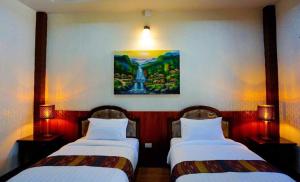 Postel nebo postele na pokoji v ubytování Punyin Hotel Inthanon -ปั้นหยิ่น โฮเทล