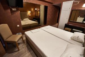 Postel nebo postele na pokoji v ubytování Atlantic Hotel