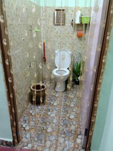 Ванная комната в Homestay Damai Sri Kota