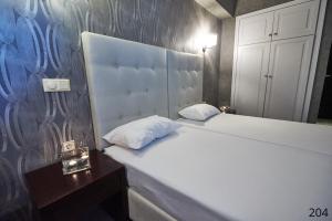 Postel nebo postele na pokoji v ubytování Atlantic Hotel