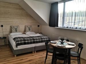 Posteľ alebo postele v izbe v ubytovaní Apartmán Bambi Kvilda