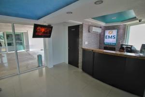 TV a/nebo společenská místnost v ubytování EMS Hoteles Boca del Río