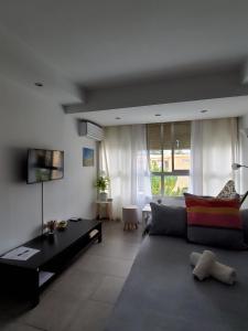 a living room with a couch and a table at Casa Cachita 2-Confortable Estudio a pie de playa in Estepona