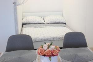 Postel nebo postele na pokoji v ubytování Luxury Studio in the heart of Beroun
