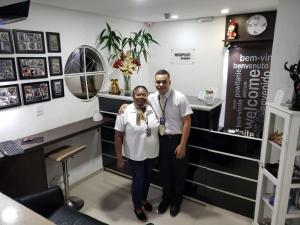 a man and a woman standing in a hair salon at Hotel Recanto das Perdizes in São Paulo