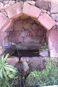 a stone wall with a hole in it at Casa del Cu bano B- Biosphere Reserve in Santa Cruz de Tenerife