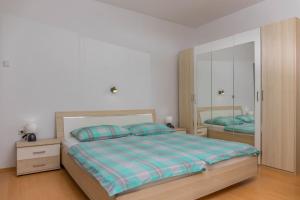 Ein Bett oder Betten in einem Zimmer der Unterkunft Apartments Zorica