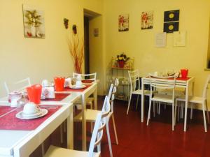 A restaurant or other place to eat at Felix House