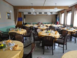 a dining room filled with tables and chairs at Hotel Villa Reale in Argenta