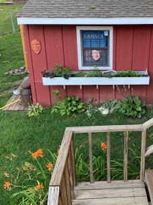Gallery image of Delightful Patio Retreat with Pool Table in South KC in Kansas City