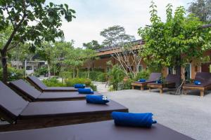 Κήπος έξω από το Khaolak Suthawan Resort - SHA Plus