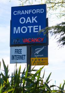 Certifikát, hodnocení, plakát nebo jiný dokument vystavený v ubytování Cranford Oak Motel