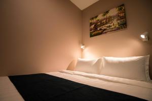 Postel nebo postele na pokoji v ubytování Hexa Hotel & Backpackers Capsules Bukit Bintang