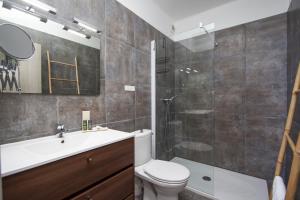 Koupelna v ubytování Hotel Scandola + 37 fotografií