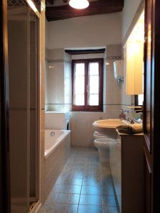 Phòng tắm tại Antica Torre "La Casalta"