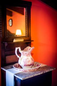 a vase sitting on a table next to a lamp at Casa de Aldea Riosol in Cangas de Onís