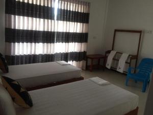 Letto o letti in una camera di Sunstar Nilaveli