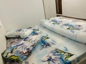 Ένα ή περισσότερα κρεβάτια σε δωμάτιο στο Pensiunea Colț de Rai