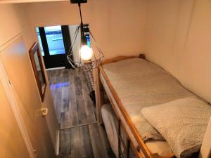 Säng eller sängar i ett rum på Poutran 2, studio 4 personnes au pied des pistes avec grande terrasse