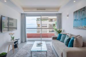 Posedenie v ubytovaní Marbella Beach Sea views City Center Apartment