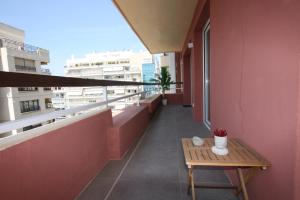 Balkón alebo terasa v ubytovaní Marbella Beach Sea views City Center Apartment