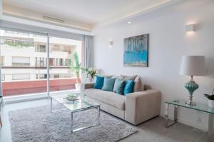 Posedenie v ubytovaní Marbella Beach Sea views City Center Apartment