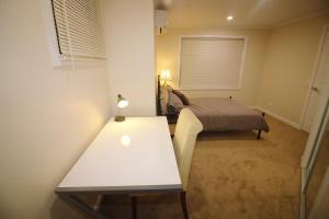 Postel nebo postele na pokoji v ubytování Silver House - Melbourne Airport Accommodation - 7 Minutes from Melbourne Airport