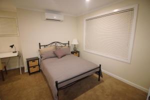 Postel nebo postele na pokoji v ubytování Silver House - Melbourne Airport Accommodation - 7 Minutes from Melbourne Airport