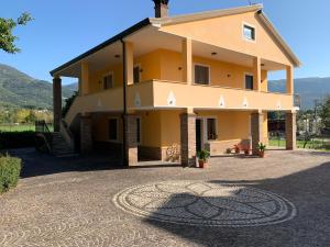 a house with a circle in front of it at B&B SAN NAZZARO in Monteroduni