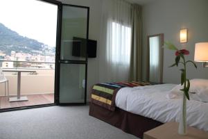 Postel nebo postele na pokoji v ubytování Esatitude Hotel