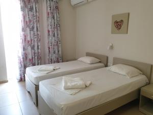 Posteľ alebo postele v izbe v ubytovaní Hotel Kathrin Beach