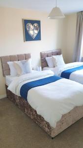 two beds sitting next to each other in a bedroom at Seymour Road - Parking for van - Contractors only in Oldbury