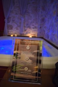 a glass plaque in front of a bath tub at Hagiati Anastasiou Hotel & Spa in Naousa Imathias