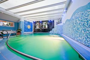 Bazén v ubytování Hotel Floridiana Terme nebo v jeho okolí