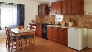 Kuchyň nebo kuchyňský kout v ubytování Apartman 13