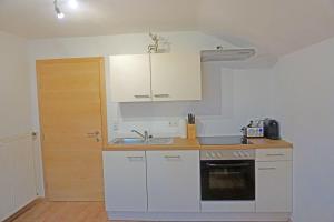 Eldhús eða eldhúskrókur á Ferienwohnung Wipptalblick