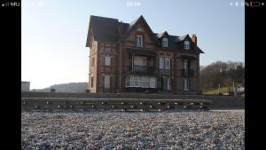 Foto da galeria de Les Mouettes, à moins de 50 Métres de la plage em Veulettes-sur-Mer