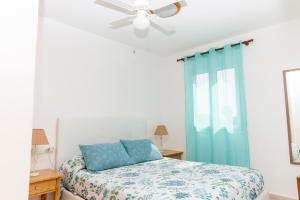 a bedroom with a bed and a ceiling fan at Apartamento SARAY in Son Carrio