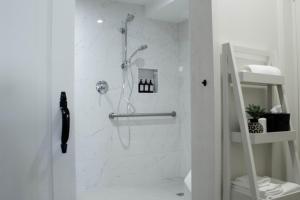 Bilik mandi di Cavendish Heights Suites +19 gambar