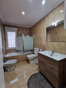 A bathroom at Casa Coqueta y confortable en Oviedo