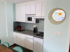 A kitchen or kitchenette at Pradollano LUXUS Grandes vistas