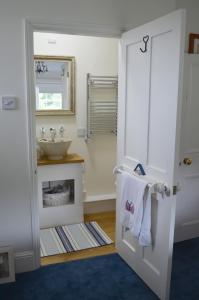 a bathroom with a sink and a mirror at Stroud House in Freshwater