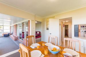 ห้องอาหารหรือที่รับประทานอาหารของ Te Ra Waitangi
